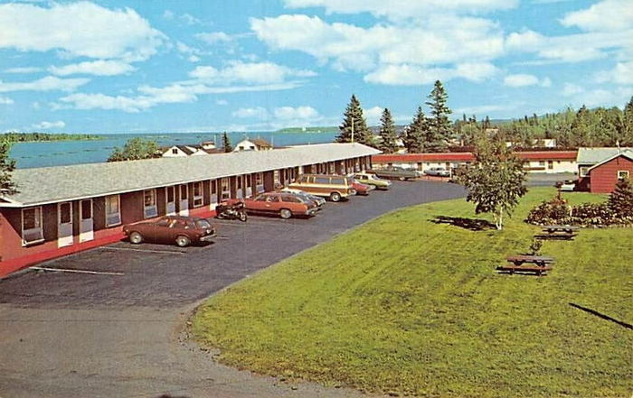 Bella Vista Motel - Vintage Postcard (newer photo)